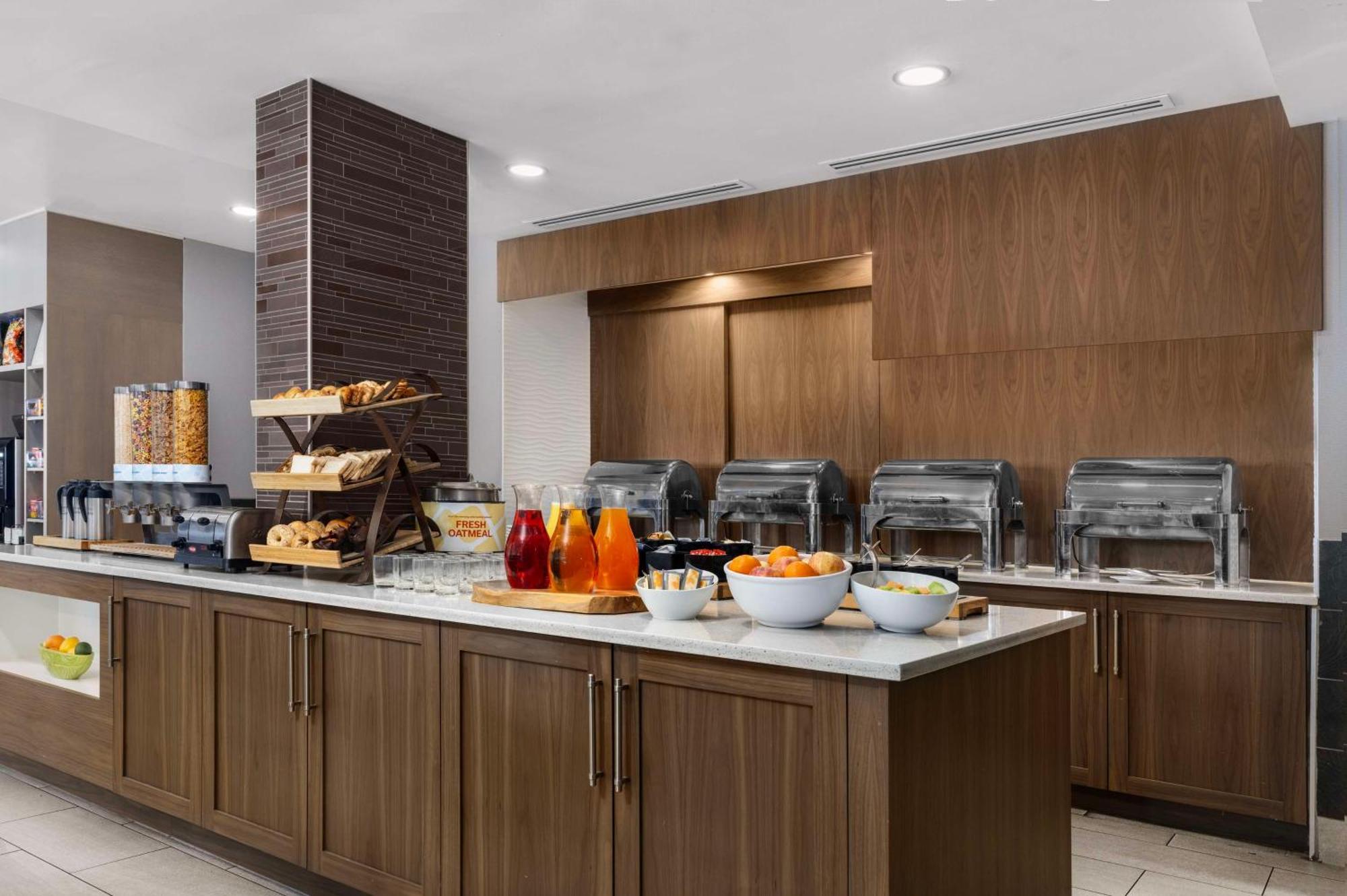 Hilton Garden Inn Calgary Airport Eksteriør billede